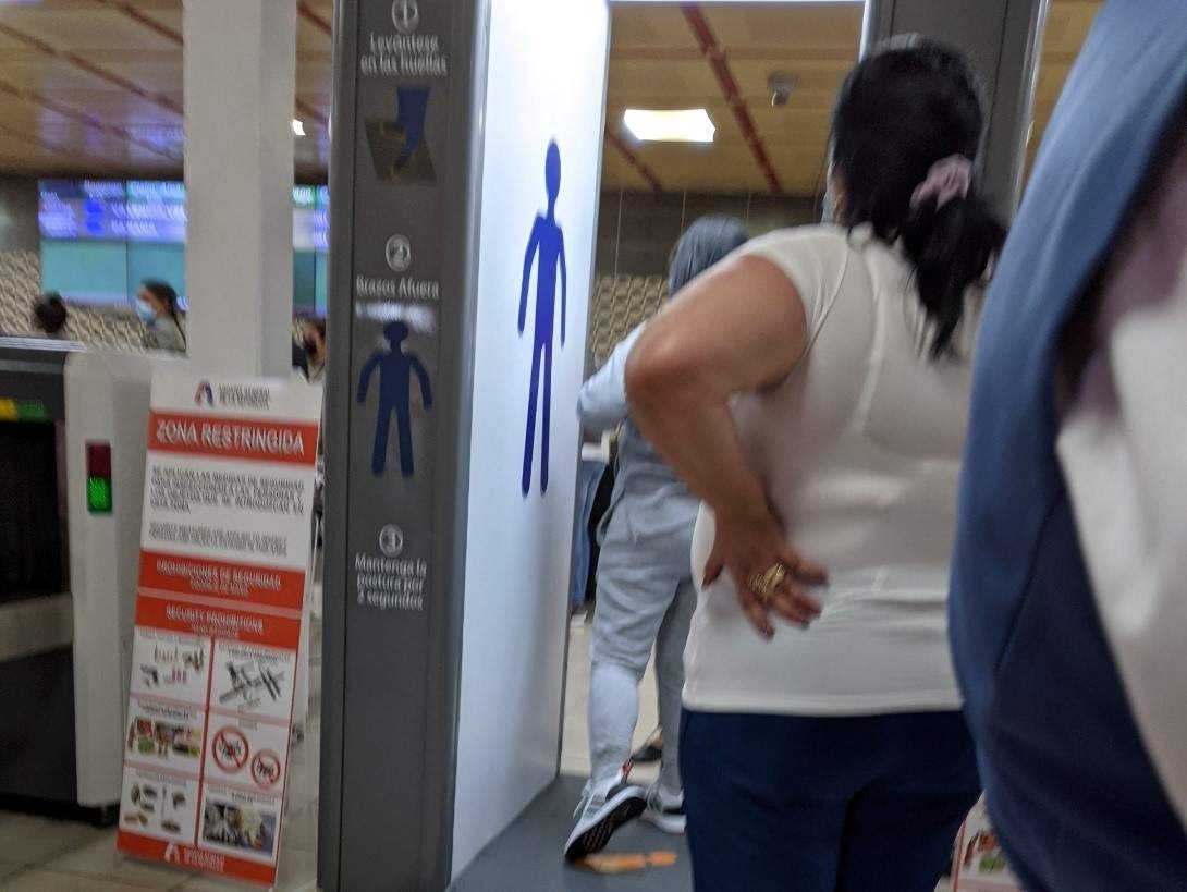 body scanner in airport security