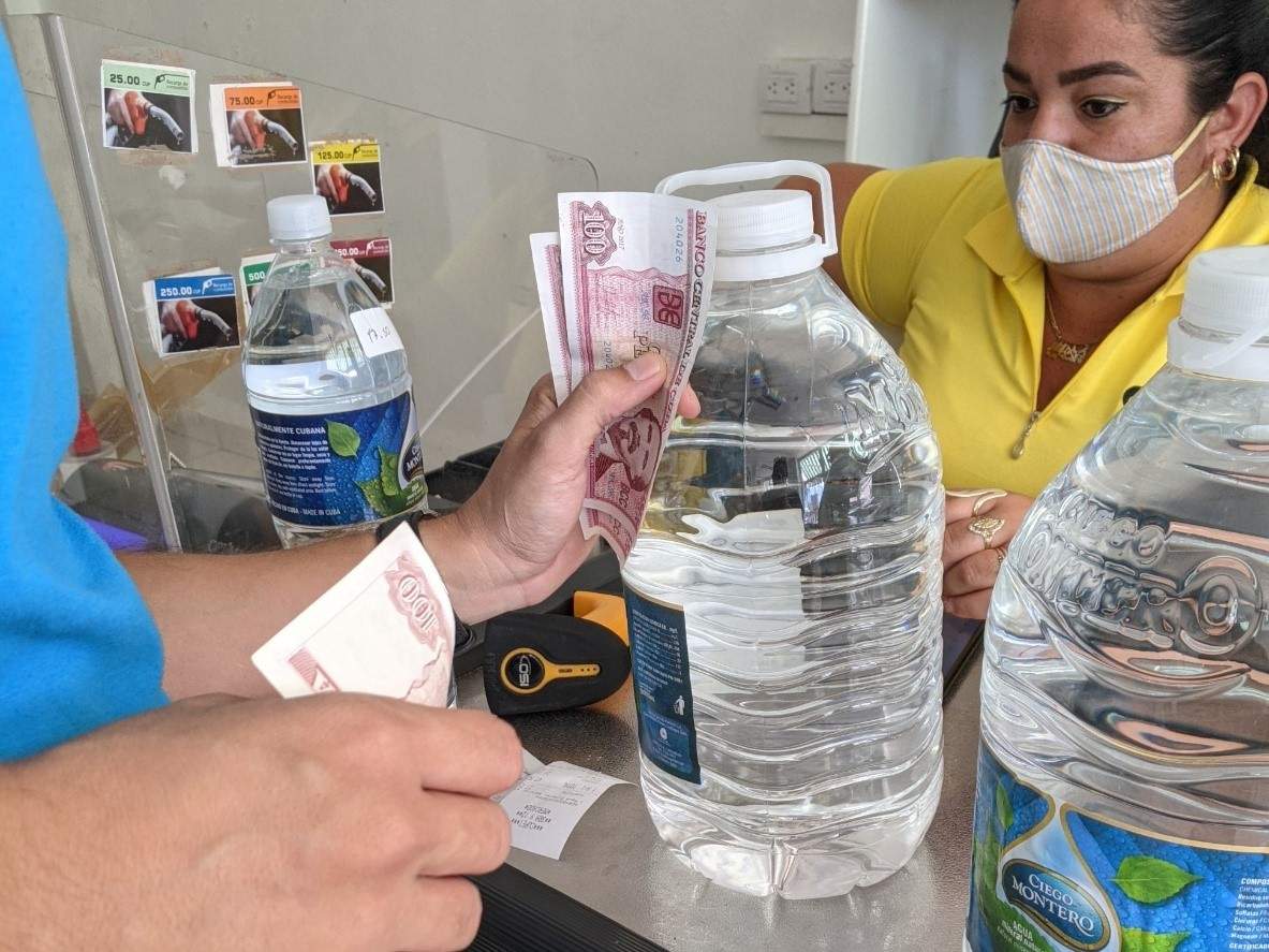 man pays for water with CUP man pays for water with CUP