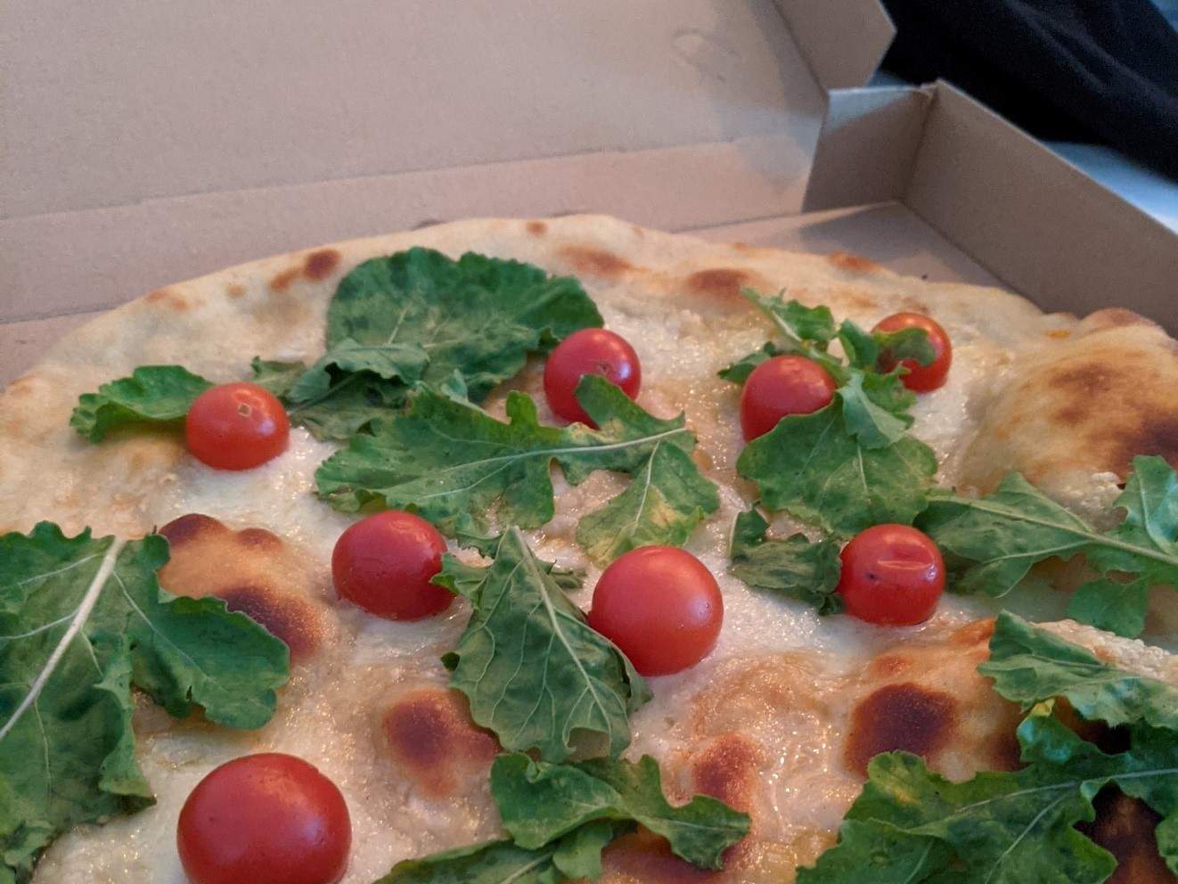 tomato and arugula pizza in delivery box tomato and arugula pizza in delivery box